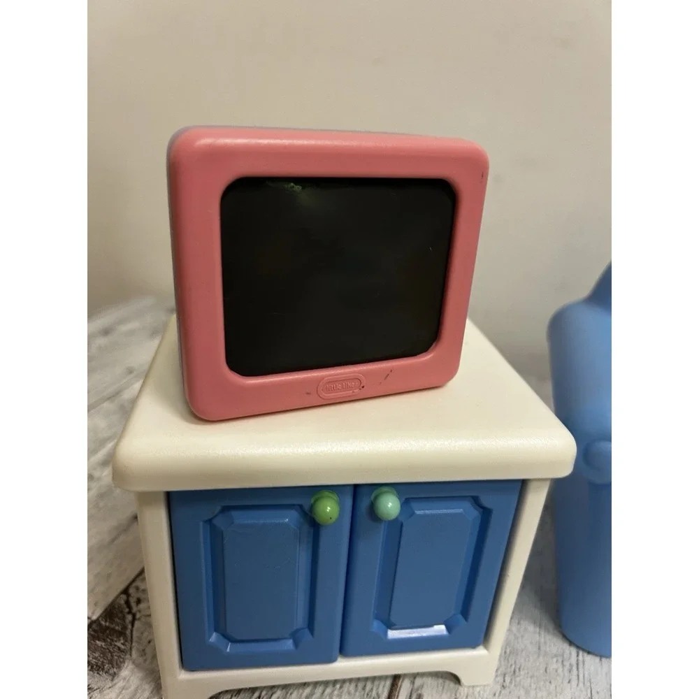 Vintage Little Tikes My Size Barbie Doll House Living Room Chair Tv Stand Pillow